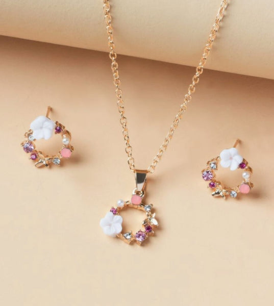 Set of Delicate White Flower Pink Rhinestones and Butterfly Gold Earrings for Women